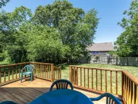 Beautiful 3 bedroom  2 bath Home / Close to Town & Beach Hotels in Oak Bluffs