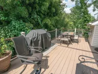 Divine Getaway- King Bed Master Suite Near DC Hotels in Mason