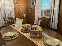 Beautiful Pocono Mountains Cabin -Hiking/ Fishing/Kayaking-Gated Lake Community! Hotels in Coolbaugh Township