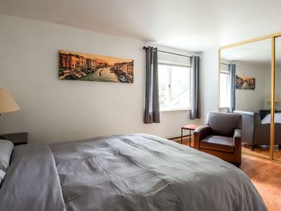 Private, Cozy, and Strategic entire 2 beds TH