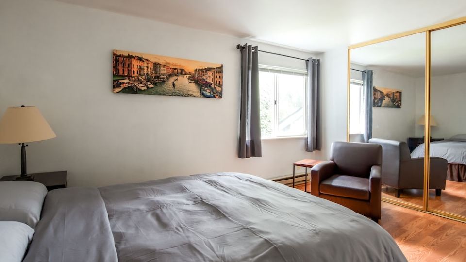 Private, Cozy, and Strategic entire 2 beds TH