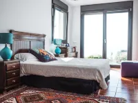 Elegant Villa W/ Views Of The Mediterranean, Gibraltar, Beach & Sotogrande Port Hotels in San Roque