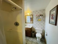 Studio COTTAGE #1- WALK to Keyes Memorial BEACH Barnstable- Hyannis