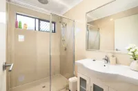 Smart Suites Self Check-in Apartments - 20 Darnley Hotel di Mount Ommaney