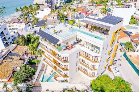 Casa Kaia, Luxury Boho-chic 2BD 2BA Ocean View Condo, Pool, Pets OK, ZONA DORADA