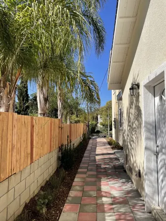 Cheerful brand new 2 bedrooms/3 baths new house Отели рядом с достопримечательностью «Арлингтон Гарден ин Пасадина»