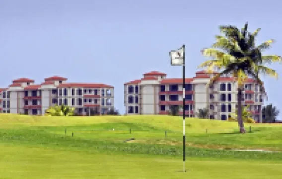 Views! Views! Penthouse with Membership Golfing, Beach, Pool and 2 Carts