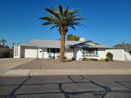 Only 4.8 miles from State Farm- Cardinals- stadium. Lovely 2+ bedroom home