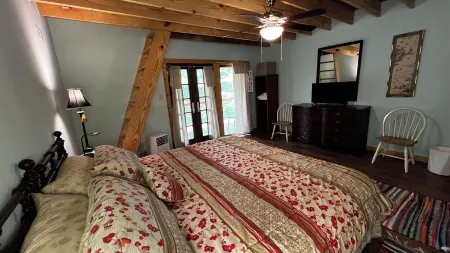 Comfortable cabin in the mountains of North Carolina, located near TIEC.