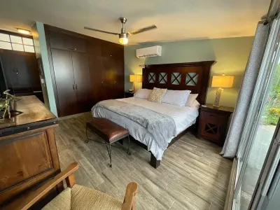 Casa Vista Azul- Perfect location! Stunning ocean views, near Olas Altas/ Centro