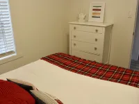 Cozy 4 Season Cottage stunning sunsets on Sparrow LakePet friendly)New Hot Tub Hotels in Severn