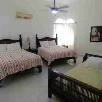 Large 6 bedroom, Luxury Villa with Pool, Ocean View, Fully Staffed, Near Beach! Rooms