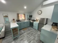 Cozy Caribbean Cottage only a stone’s throw away from beach!