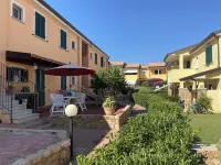 directly on the sea new apartment with garden and swimming pool Hotels in Badesi