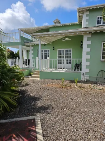 Modern Intimate Condo - Sundown Stay