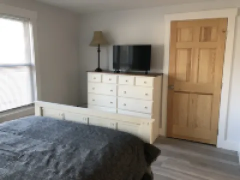 3bed -1 bathApartment in town mins to UMF or Hospital