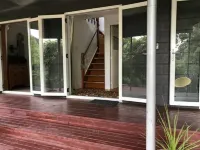 Akaroa Sunshine Views and Spa Pool !! Hotels in Akaroa