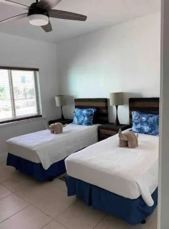 Island Vibe #1 3 bedroom condo near the beach