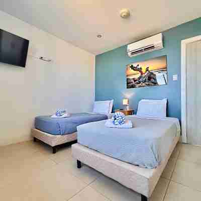 Family apartment on Palm Beach. No car needed! Rooms