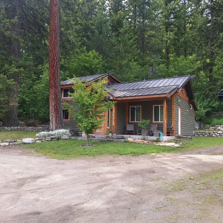 Family friendly 2 bdrm/ 3 bed  home mins from sandy beaches and downtown Nelson! Отели рядом с достопримечательностью «Саншайн Бэй Риджинал Парк - Саншайн Бэй Портен»