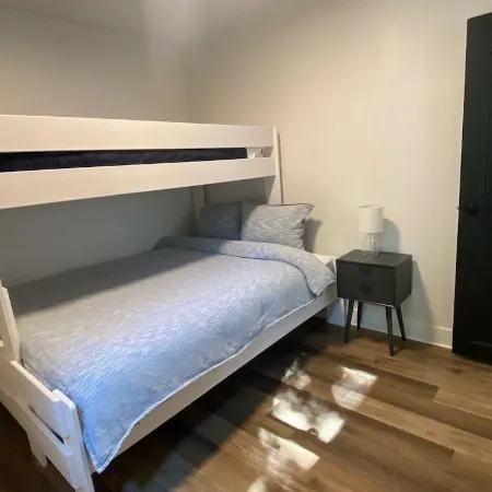 Downtown City Retreat | Pet Friendly | Sip, Lake, Repeat