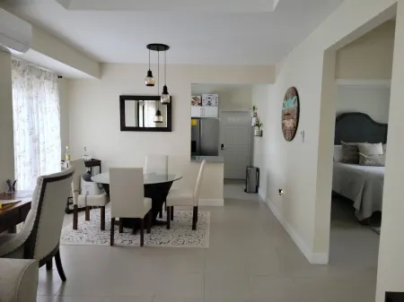 Stacey's HideawayCozy, comfy beach home-30 minutes from MBJ Airport Отели в г. Лусеа