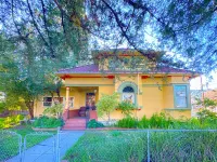 Spacious 5-bedroom wine country retreat in downtown Cloverdale Hotels in Cloverdale