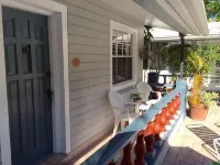 Coral Reef Guesthouse - Pensions