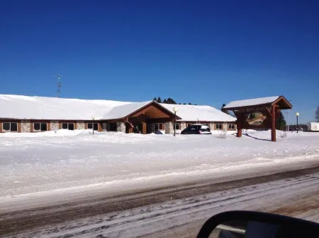 Chicaugon Lake Inn Отели в г. Айрон