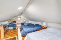 8 Mi Barnegat Lighthouse Apt with Balcony! Hotel a Manahawkin
