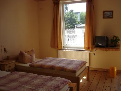 Rostock Übernachtung Hotels near Denkmal 'Mutter und Kind'