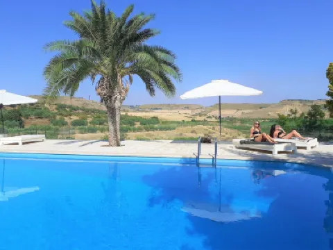 科爾聖毛羅飯店 住宿飯店