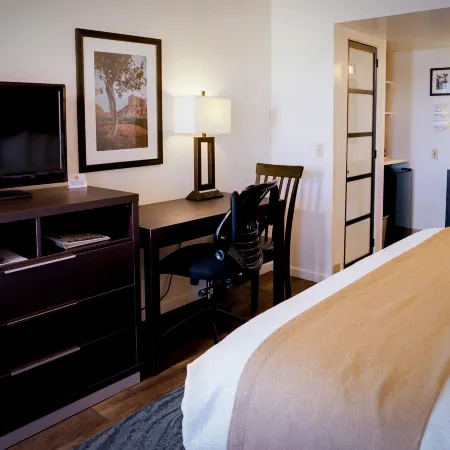 Pines Inn & Suites
