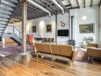 < 1 Mi to Wittenberg: Eclectic Loft w/ Parking! Hotels in Springfield