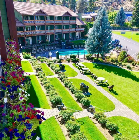 Lakeside Lodge and Suites