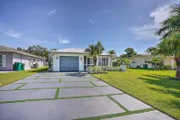Naples Oasis w/ Screened Pool, Bike to Beach! - 3-Star