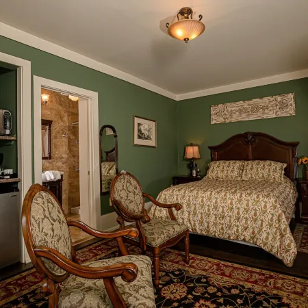 Colonial Inn