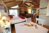 Belle's at Montville Hotels in Mapleton