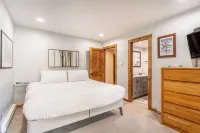 Wild Irishman 1030 Hotels in Keystone