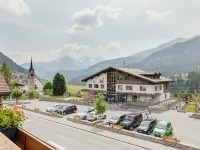 Hotel Krüzli - Dapi 1914 - vue sur la montagne