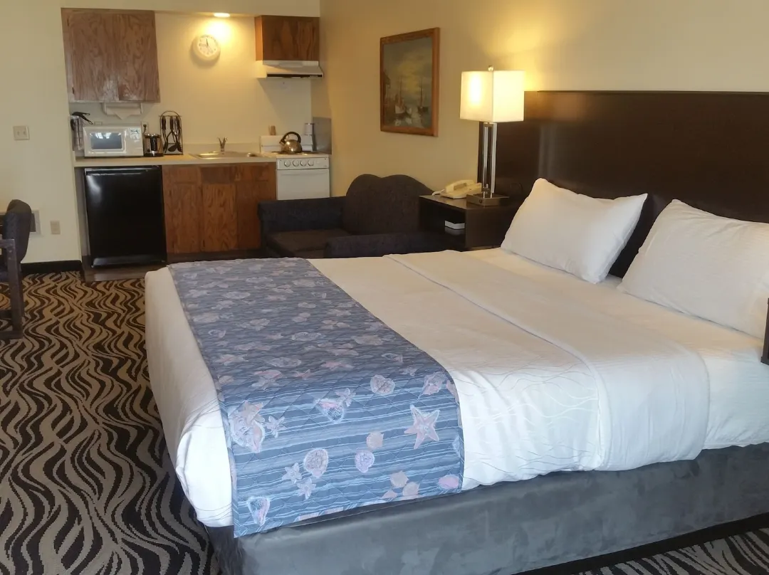 Tradewinds Motel - Rockaway Beach, OR