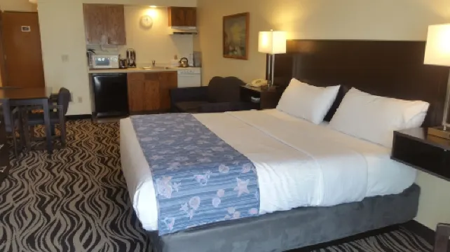 Tradewinds Motel