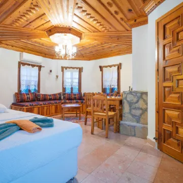 Liya Boutique Hotel & Suites