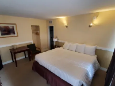 Comox Valley Inn & Suites Hotels in Courtenay