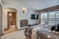 3Br Slopeside Beaver Creek  Ski-in, Sleeps 10 3 Bedroom Townhouse by RedAwning - 3-Star