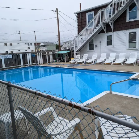7 Beachside Inn