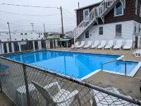 7 Beachside Inn - Beach