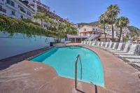 Quiet Avalon Getaway Villa w/ Ocean View & Balcony - Balkoner
