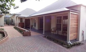 Hahndorf Oak Tree Cottages