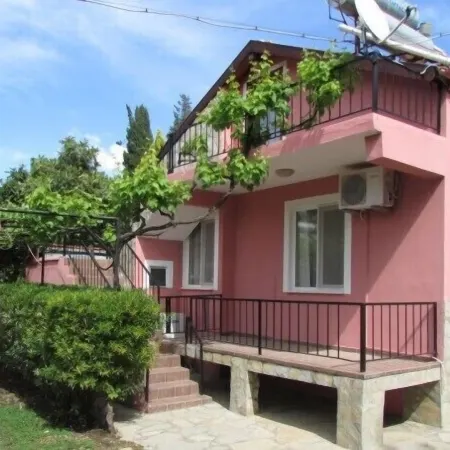 Lindos Pension